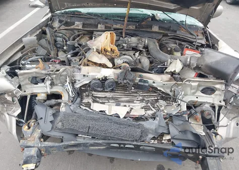 2002 Ford Crown Victoria Standard из США, поврежденный, VIN 2FAFP73W32X147650